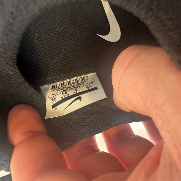 Nike epic react. Men’s running shoes - size 10. Lightly used. - Picture 10 of 12